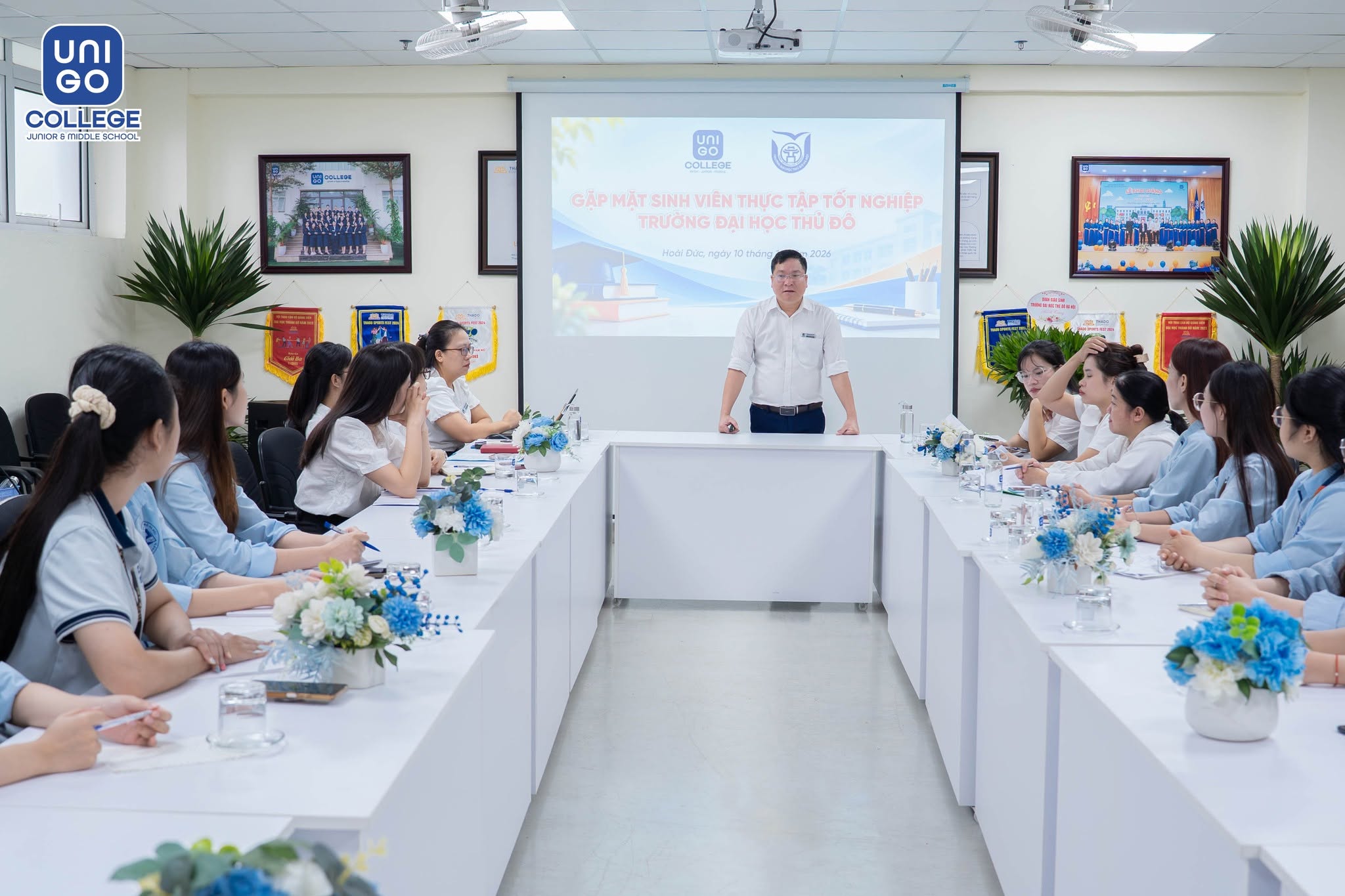 Thầy Nguyễn Văn Khoa - Phó hiệu trưởng thường trực trường Tiểu học và THCS UNIGO phát biểu trong buổi gặp mặt